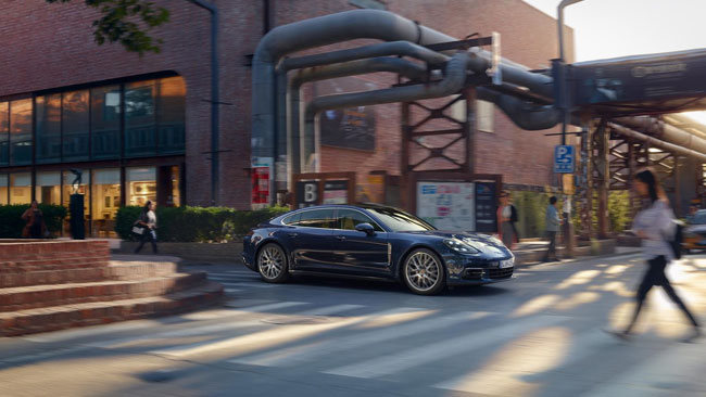 Porsche Panamera 4 Price Delhi NCR